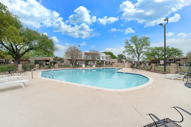 Building Photo - 10958 Crown Park