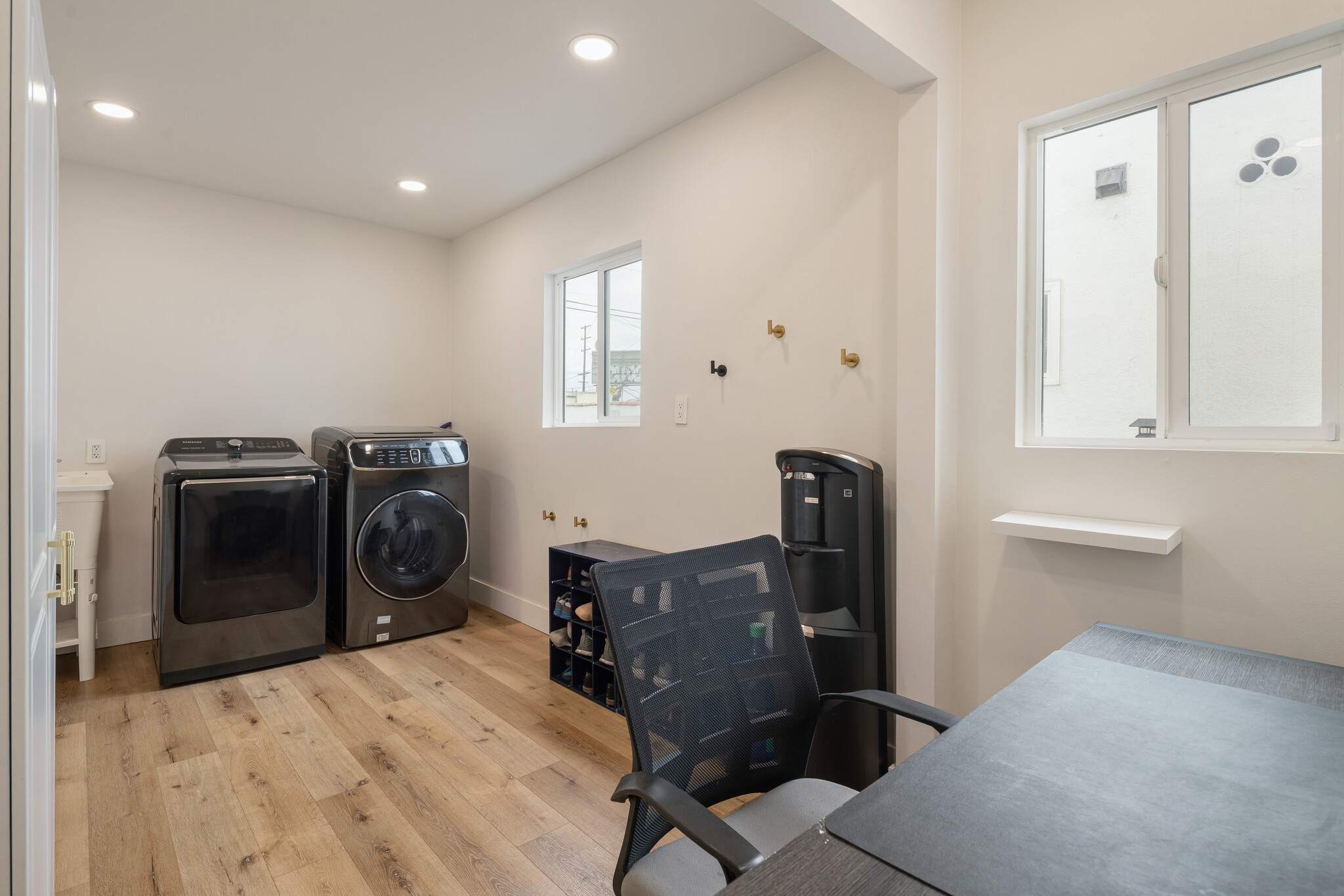 Building Photo - 8936 S Manhattan Pl