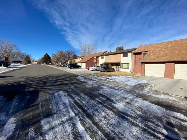 Building Photo - 3 Bedroom, 1.5 Bath Townhome W/ Attached S...