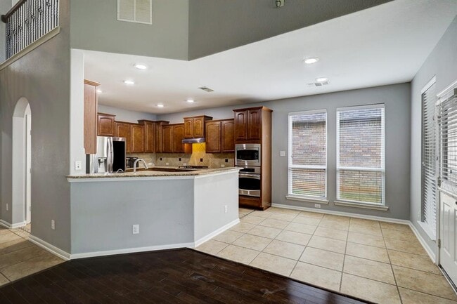 Building Photo - 6631 Larocke Trail