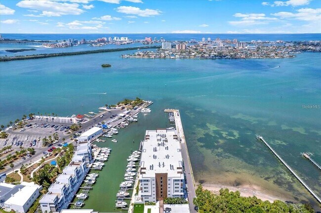 Building Photo - 920 N Osceola Ave