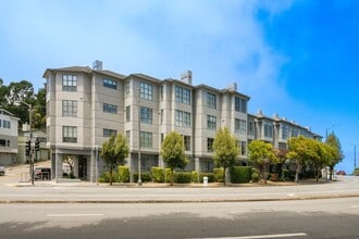 Building Photo - Twin Peaks: Remodeled Condo with Garage Pa...