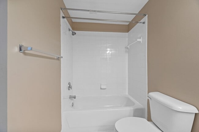 Building Photo - Ground level condo in Annapolis - Lake Heron