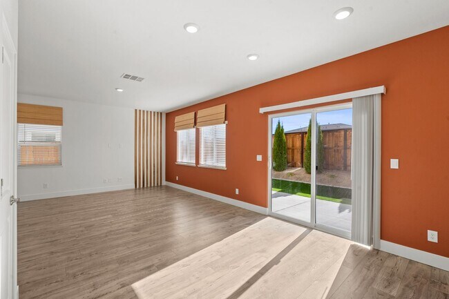 Building Photo - The Birch - - 3 Bedroom, 2.5 Bath single f...