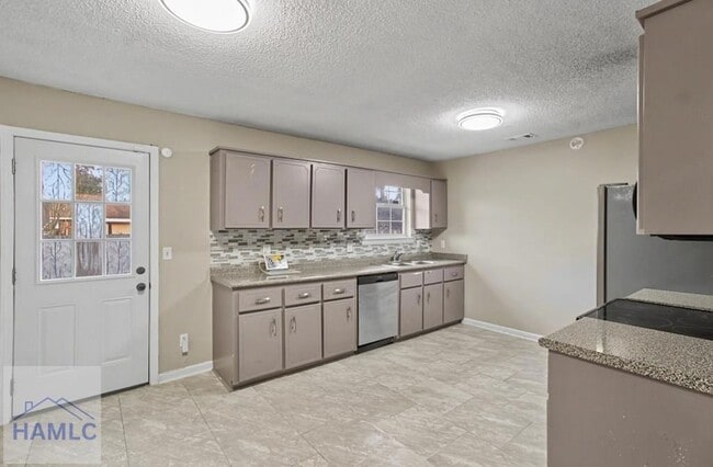 Building Photo - 43 Sandy Run Rd