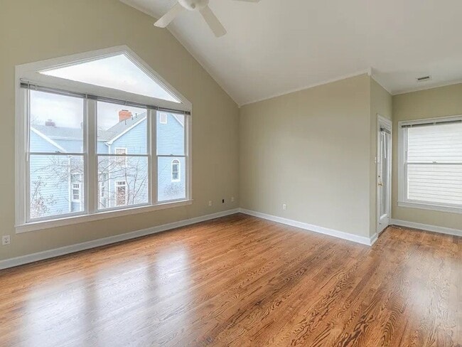 Building Photo - Harbor Town Home with Mother-In-Law Suite! All Major Appliances Included! Pets are welcome with o...