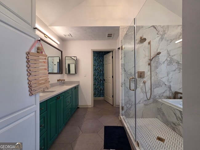 Building Photo - 215 Calgary Dr