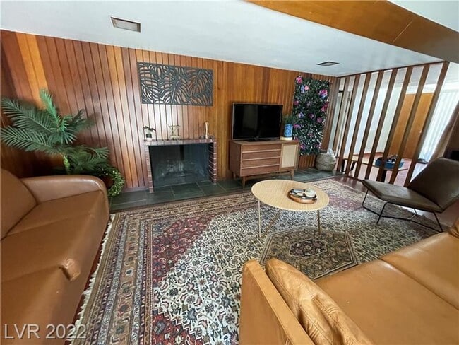 Building Photo - FULLY FURNISHED! & Recently renovated mid-term in downtown - close to arts district