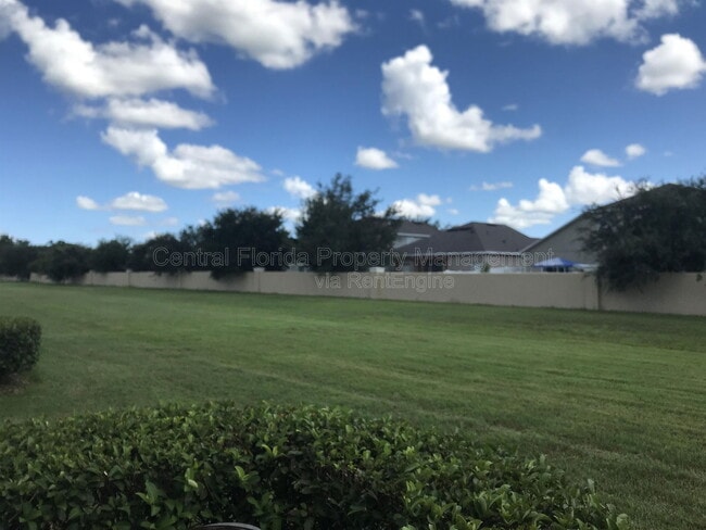Building Photo - 10340 Manderley Way
