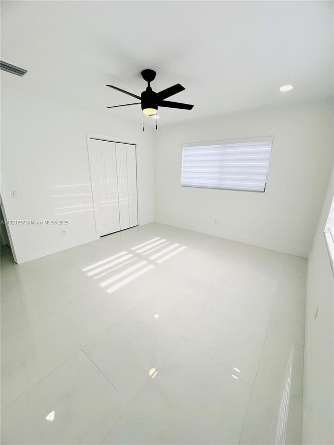 Building Photo - 651 SW 67th Ave