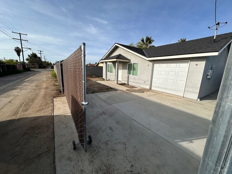 Building Photo - 650 S R St