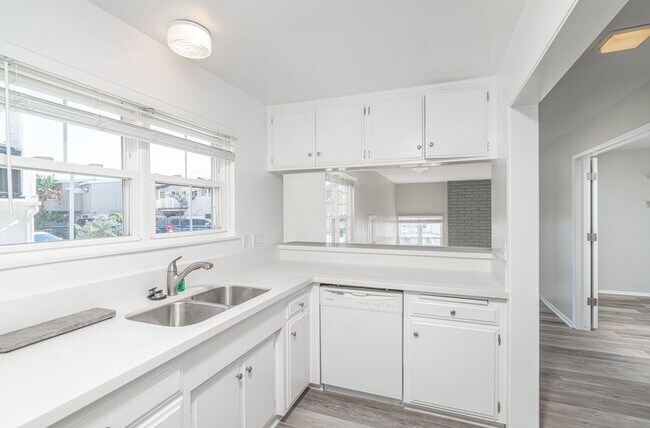 Building Photo - 314 E Bay Ave