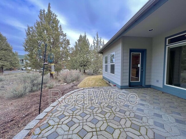 Building Photo - 835 Nutcracker Dr