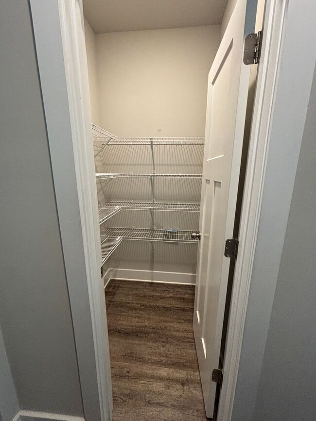 Building Photo - Immaculate Home