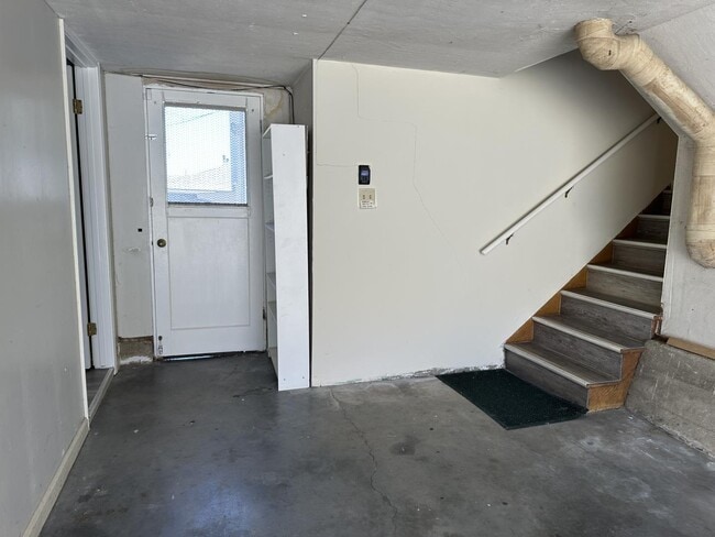 Building Photo - 346 Rolling Hills Ave