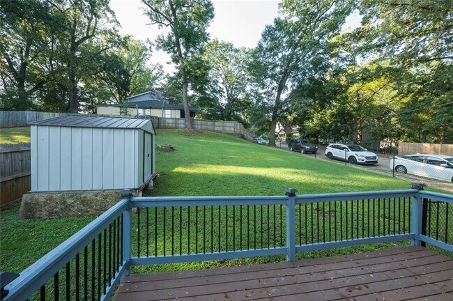 Building Photo - 1331 Memorial Dr SE