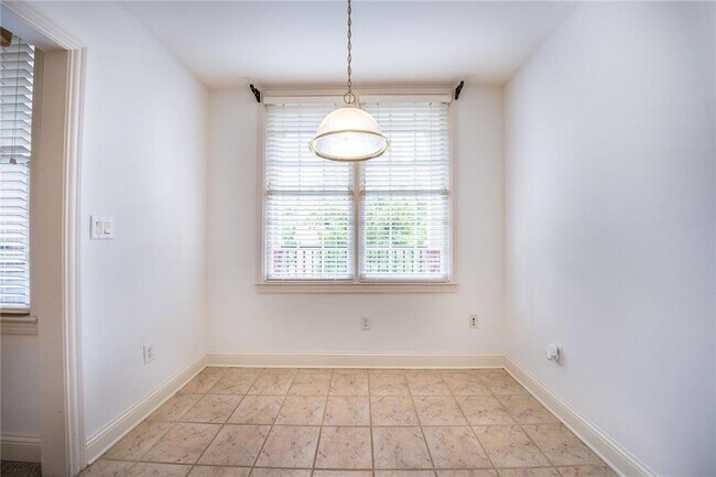 Building Photo - 1735 W Peachtree St NE