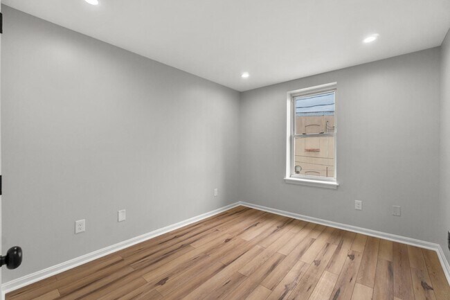 Building Photo - 2526 E Fayette St