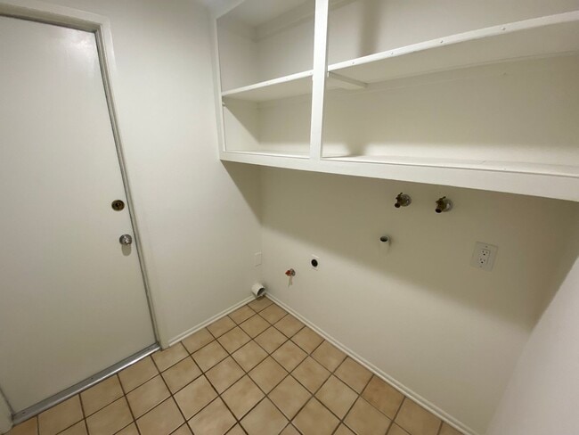 Building Photo - Summerfield Home