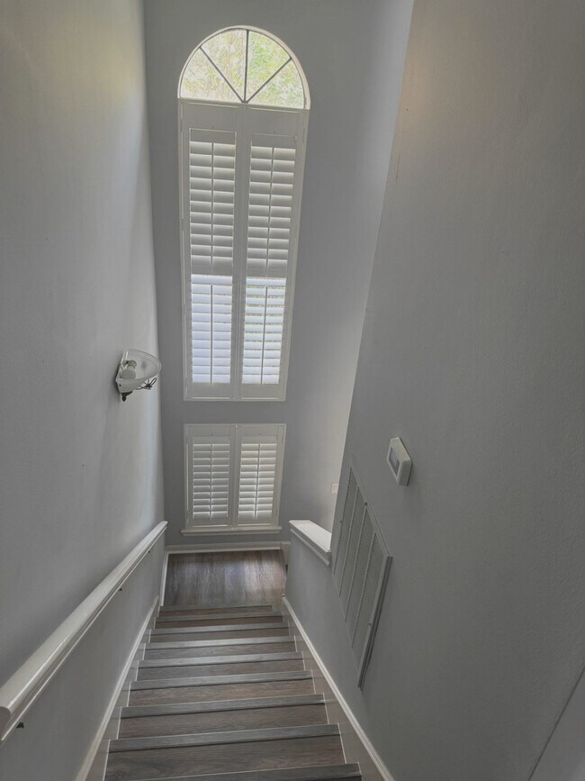 Building Photo - 727 Bunker Hill Rd