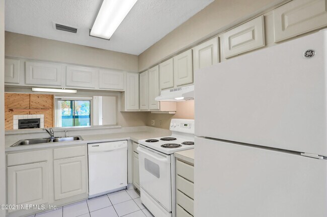 Building Photo - 5615 San Juan Ave