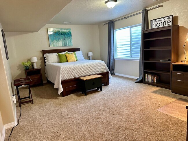 Building Photo - Elegant & Spacious 4BD Home with 3-Car Gar...
