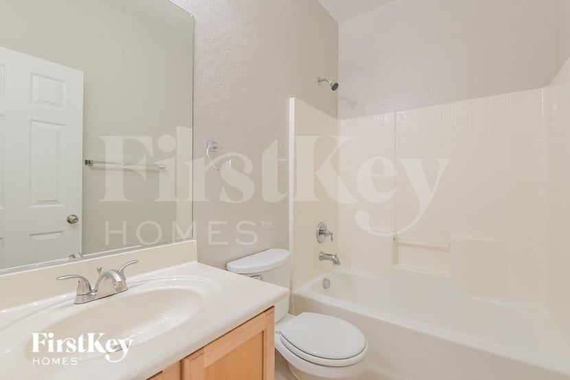 Building Photo - 2580 Lockerbie St