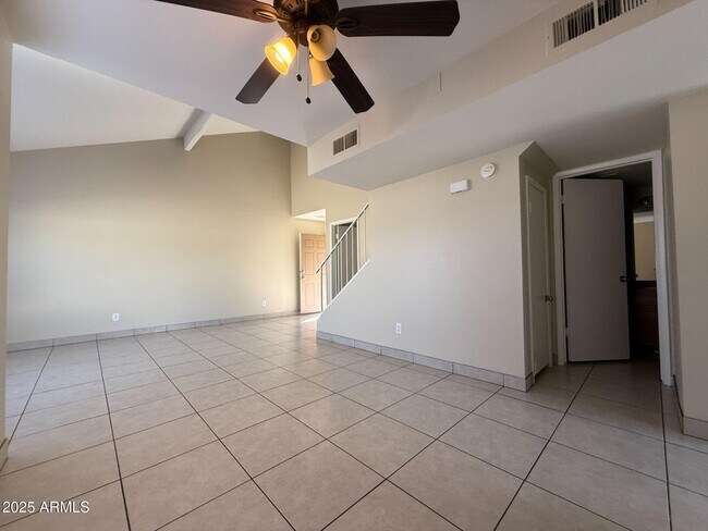 Building Photo - 2415 W Greenway Rd