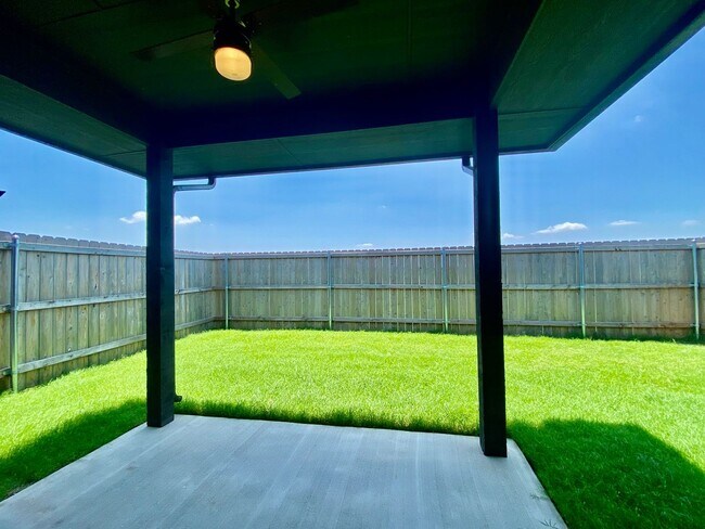 Building Photo - 4923 Spring Ridge Rd