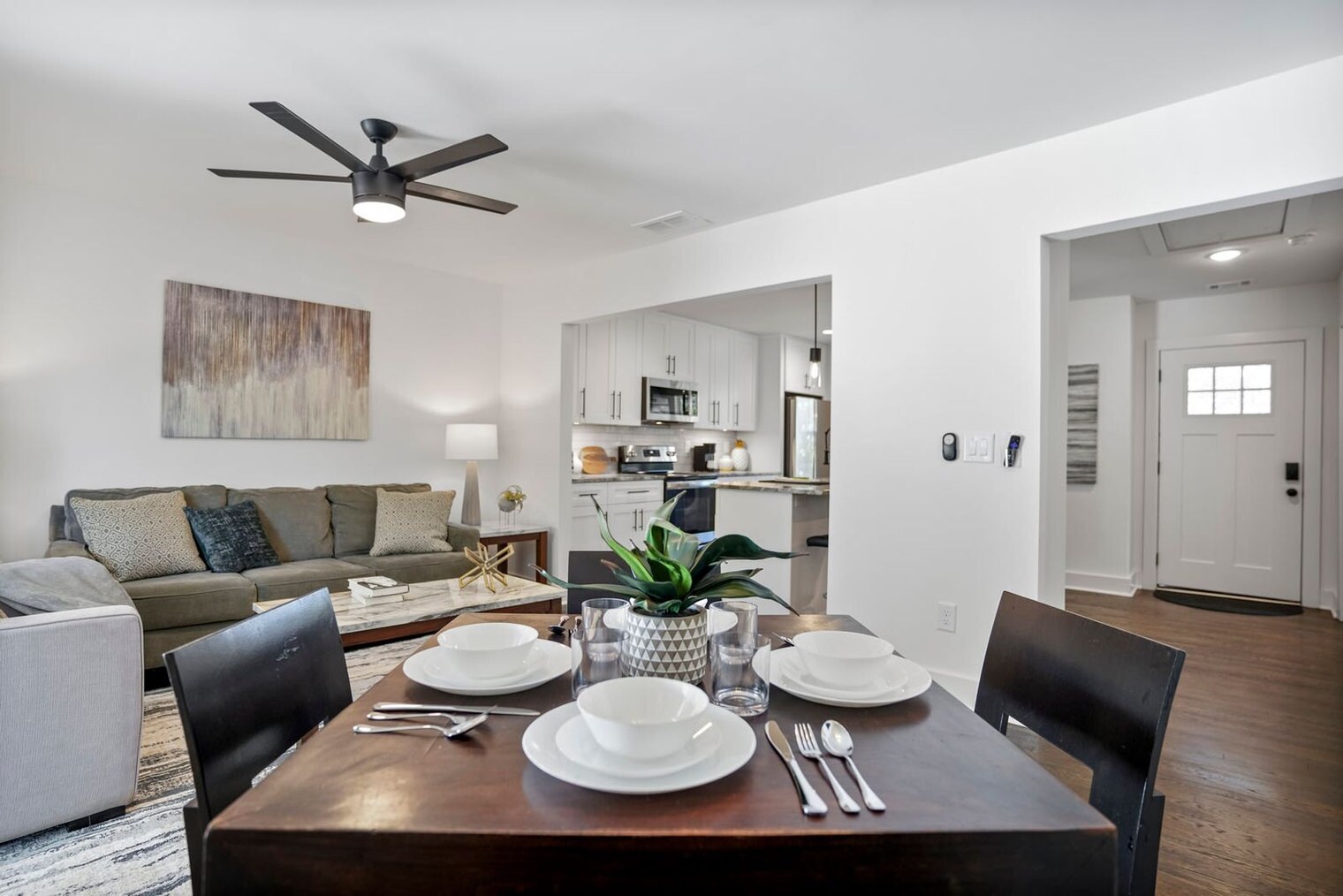 Building Photo - 975 Shadowridge Dr SE