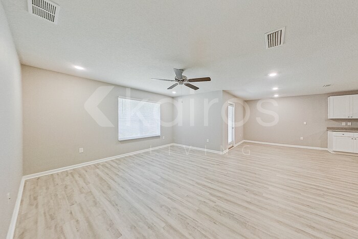 Building Photo - 289 Monarch Ln