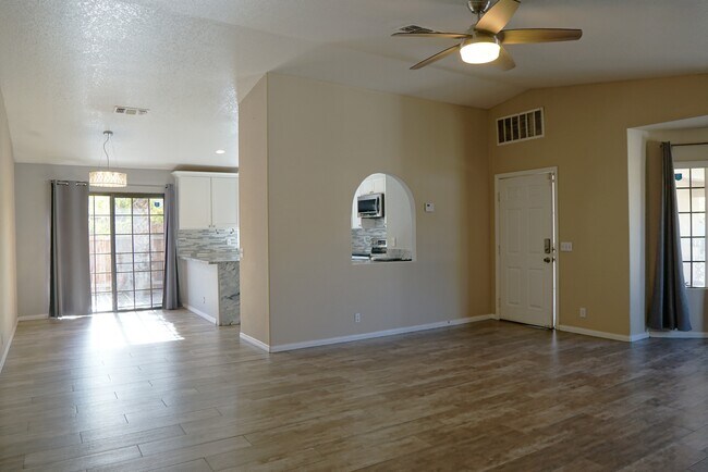 Building Photo - 51660 Avenida Villa