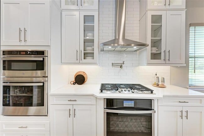 Building Photo - 2322 5th St E