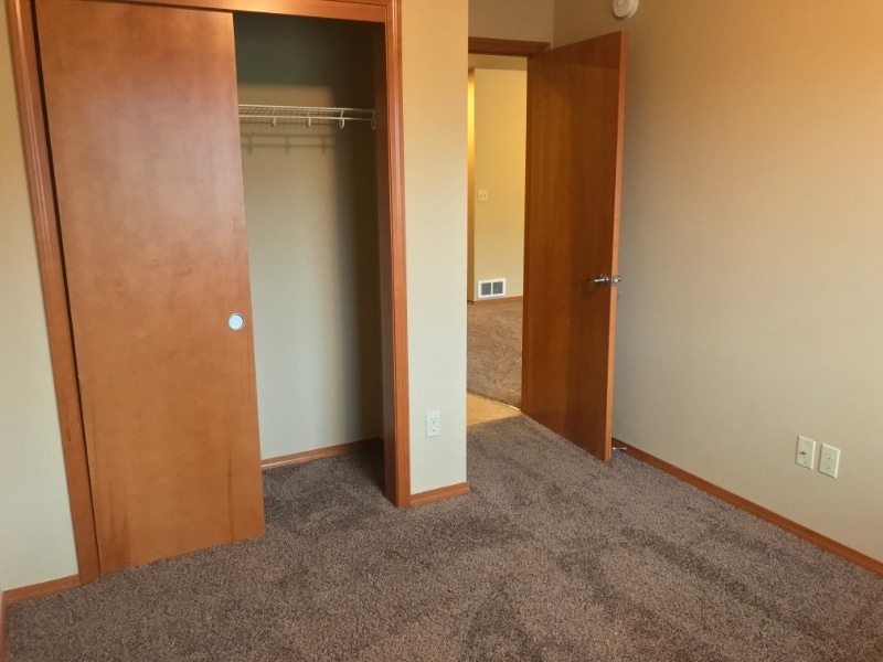 Building Photo - 2204 Mercedes Dr