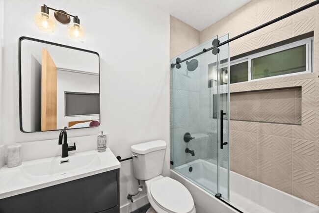 Building Photo - 3 BED 3 BATH | PRIVATE FRONT YARD | PRIVATE 2 CAR ATTACHED GARAGE | WASHER | DRYER | CENTRAL A/C