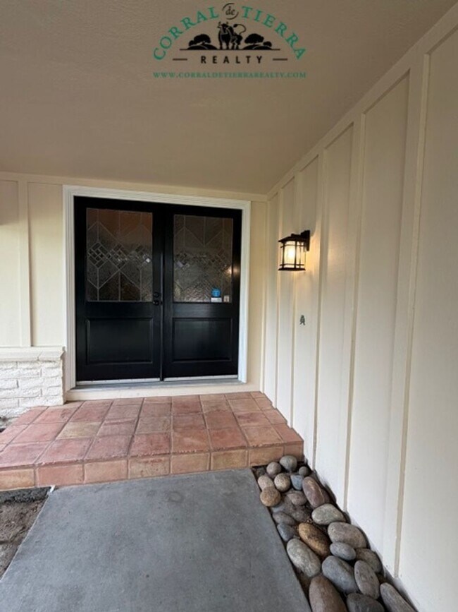 Building Photo - Stunning Single-Family Home in the Prestig...