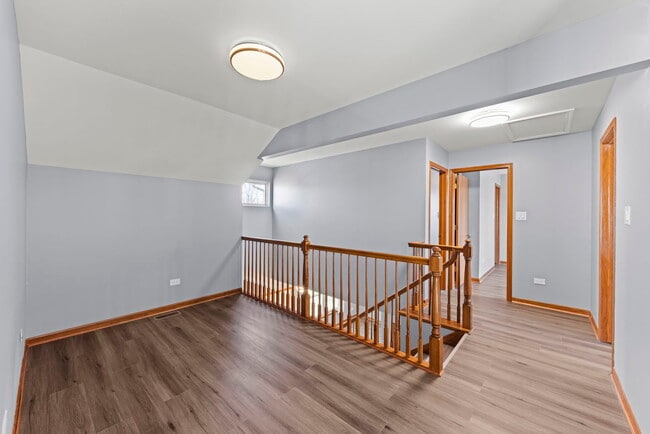 Building Photo - 905 Thorn Creek Dr