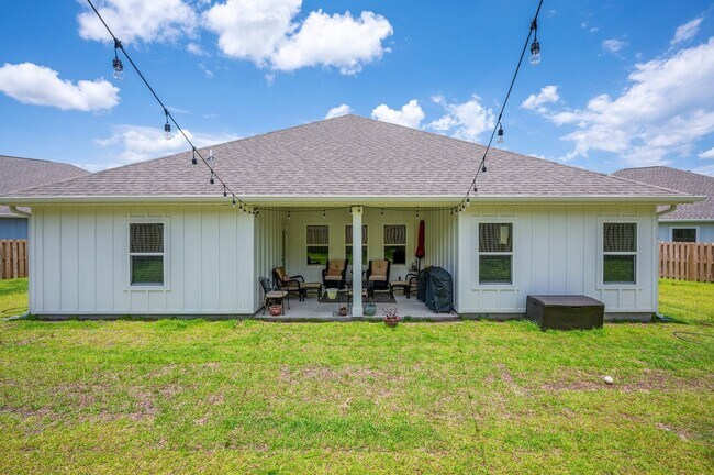 Building Photo - Stunning 4 Bedroom, 3 Bath Home in Shoal R...
