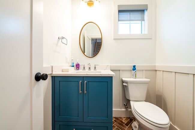 Building Photo - 2620 Main St