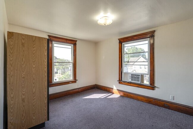 Building Photo - 485 Allyn St