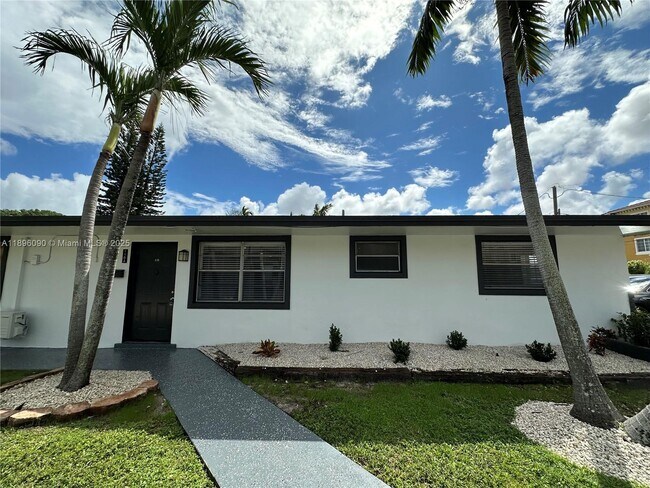 Building Photo - 116 NW 2nd Ave