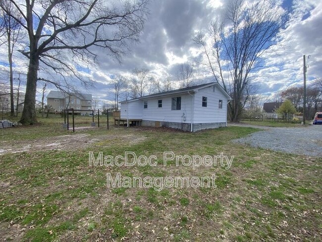 Building Photo - 6037 Rosedale Dr