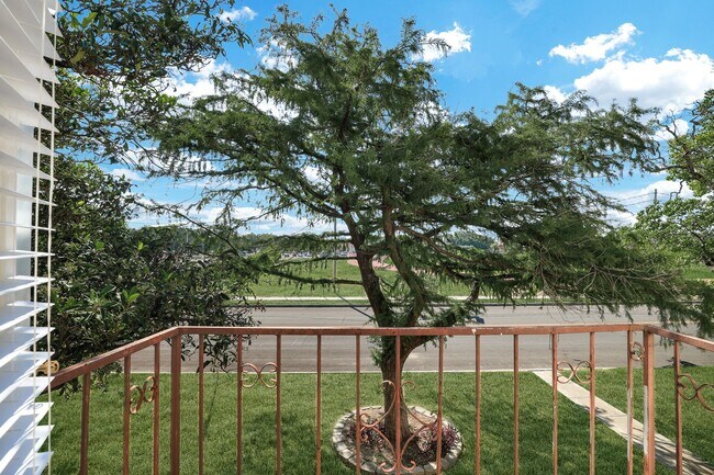 Building Photo - 11003 Mt Boracho Dr