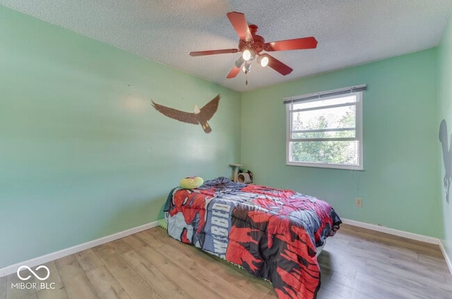 Building Photo - 3935 Mistletoe Dr