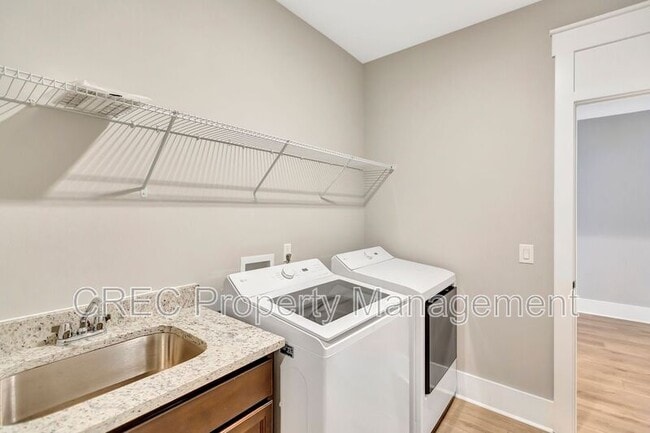 Building Photo - 120 Black Stilt Wy