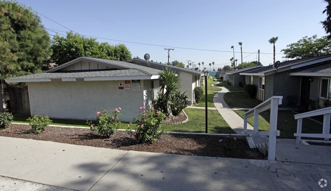 Building Photo - Glen Oro Garden Apartments
