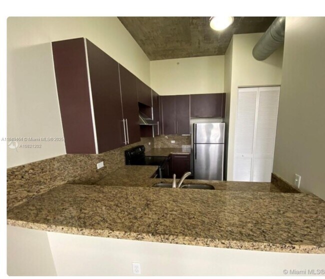 Building Photo - 1789 NE Miami Gardens Dr