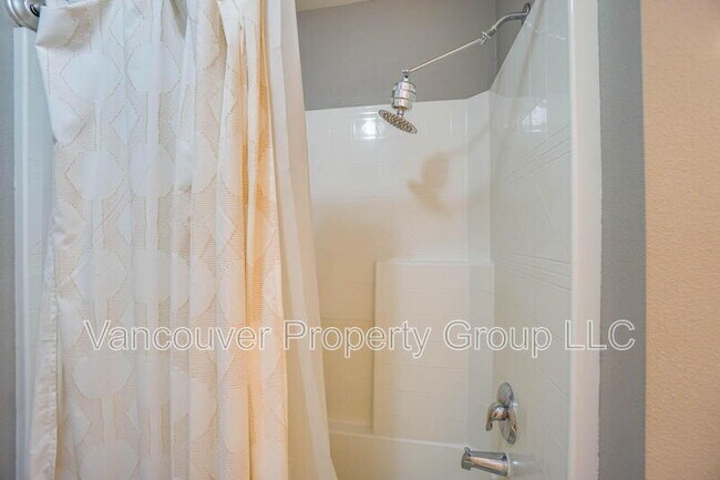 Building Photo - 14019 NE 20th Ave