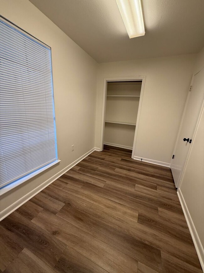 Building Photo - Must see this Beautiful Remolded 4 Bedroom 2.5 Bath Home in Walker