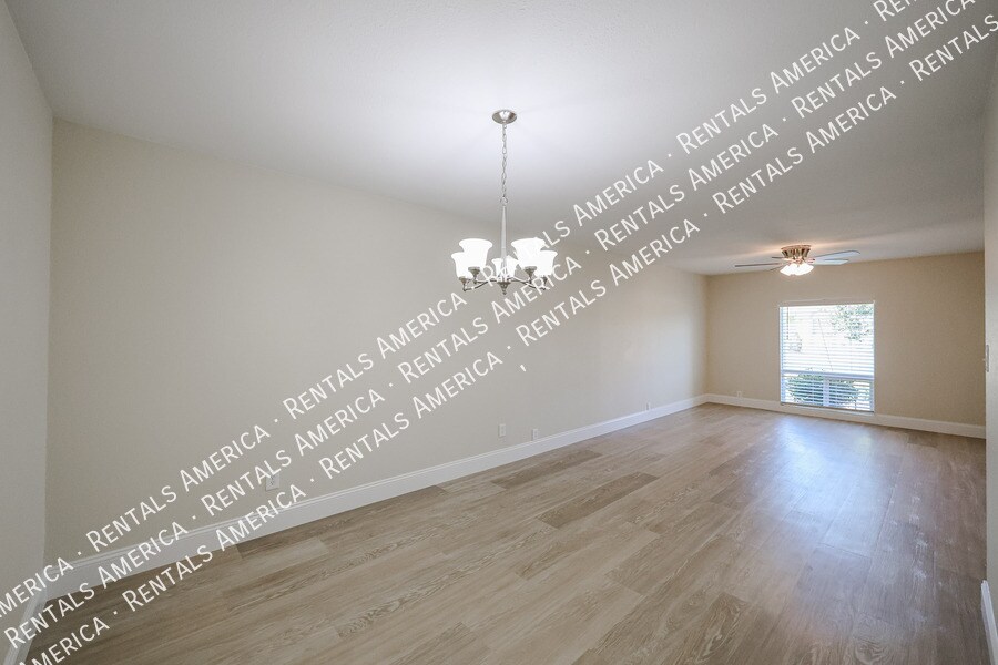 Building Photo - 11621 N 30th St